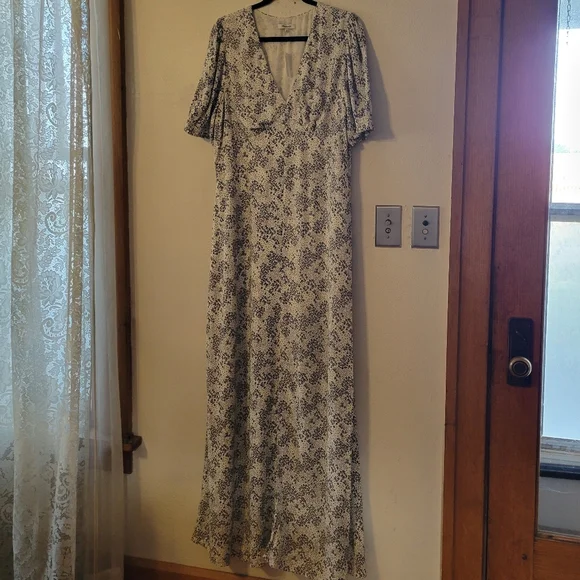 Madewell Puff-Sleeve V-neck Midi Dress in Floral - Harper Floral Ivory